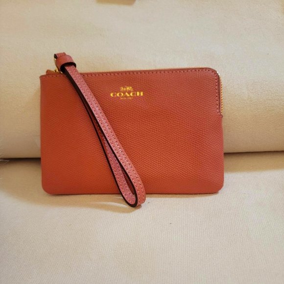 Coach Women's Corner Zip Wristlet, NWT - Picture 1 of 4